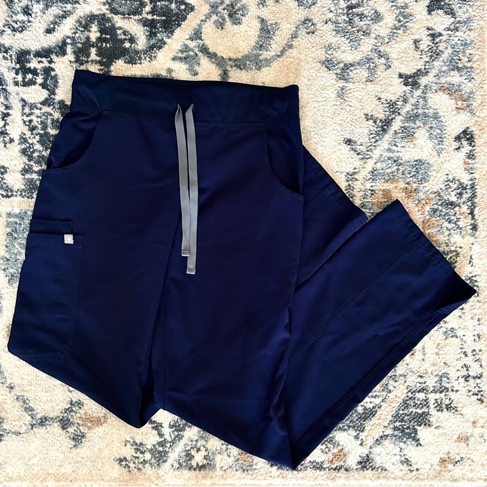 Figs Kade Cargo Scrub Pants in Navy XS Tall